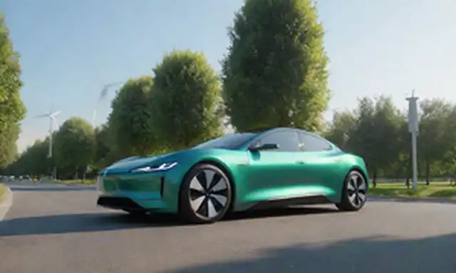 2 ruedas, motor eléctrico, estación de carga enchufable, paisaje urbano verde, cielo azul, sol, diseño moderno de coches, marca ecológica, árboles frondosos, paneles solares, turbinas de viento, líneas curvas, estética futurista, fondo minimalista, enfoque en el vehículo