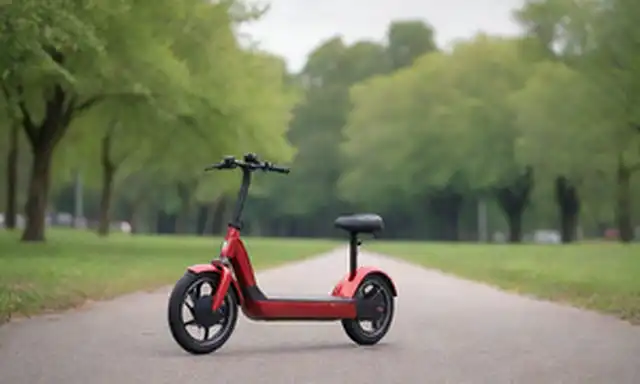 Bicicleta eléctrica de 3 ruedas con diseño elegante, de pie sobre una superficie plana, en un entorno tranquilo al aire libre, posiblemente un parque o un carril bici, con un fondo borroso, centrado en las características de los vehículos como su tamaño compacto, construcción robusta y acentos coloridos, con un ligero ángulo para mostrar las ruedas
