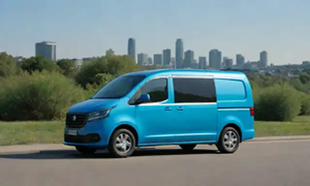 Van azul eléctrico en entorno urbano, calle de la ciudad, elementos futuristas, estación de carga en el fondo, diseño elegante, puertas abiertas, pasajeros dentro, caras sonrientes, colinas verdes o un parque visible en la distancia, día soleado con un cielo claro, colores vibrantes