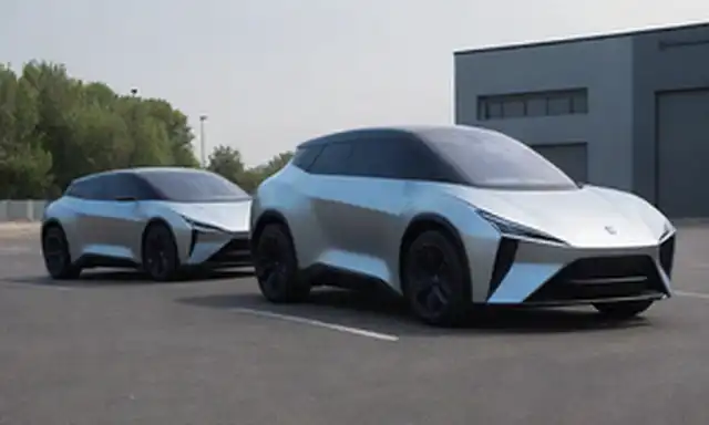 2 vehículos eléctricos, blindados, estacionados lado a lado, con ventanas de punta, luces LED en techo, neumáticos reforzados, diseño futurista, azul oscuro o plata esquema de color, logotipo minimalista en panel lateral