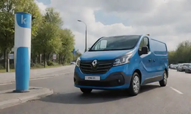 ilustración 3D, colores azules y blancos, fondo de paisaje urbano, Renault Trafic van estacionado en una calle, detalles del motor eléctrico resaltado, placa ecológica, cable de carga, señales de carretera en la distancia, sol que brilla, nubes