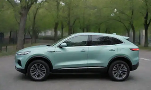 Un SUV elegante y moderno en un color brillante
