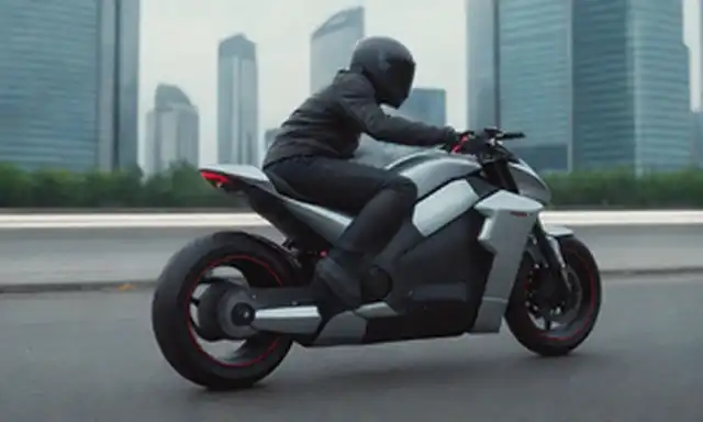 Espléndido, futurista, motocicleta eléctrica, cuerpo metálico, superficie brillante, líneas elegantes, forma aerodinámica, luces LED, dos ruedas, pose dinámica, entorno urbano, paisaje urbano en el fondo