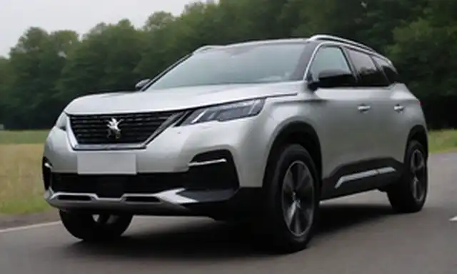 SUV de 3 hojas con un diseño elegante, logo Peugeot en la parrilla, faros LED, acabado metálico plateado, techo de sol, ruedas de aleación negra, textura de carretera en el fondo, ligera perspectiva para enfatizar el tamaño y las características de los vehículos