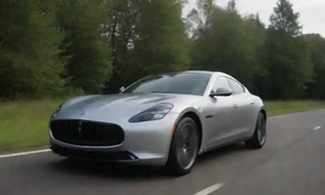 2020 Revero coches de lujo elegante diseño exterior, su brillante acabado metálico, líneas curvas y faros LED, junto con un tiro de su amplio interior con asientos de cuero premium, diseño moderno de panel de mando y techo panorámico